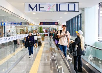 Abren a pasajeros área remodelada en el AICM