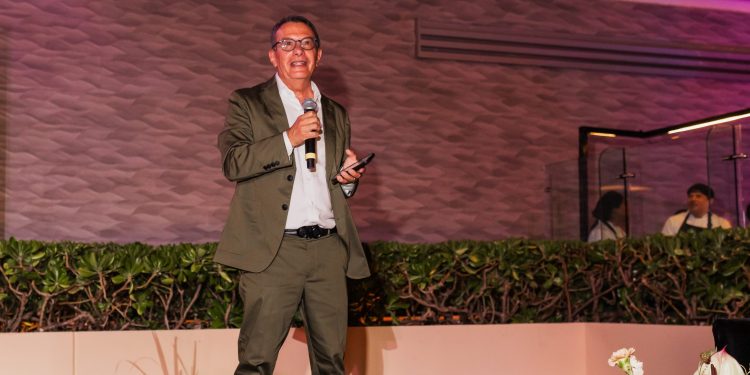 Gonzalo del Peón sale de Hyatt