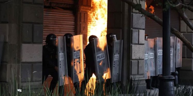 Impacto de 21 mdp a comercios por marcha del 2 de octubre