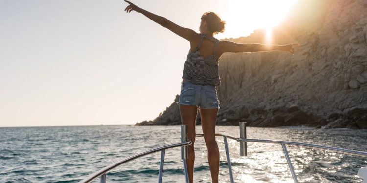 Mantiene BCS impuesto a turistas internacionales