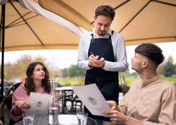 Impulsa turismo la creación de empleos en BCS y Quintana Roo