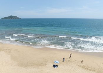 Mazatlán vive fría temporada vacacional de invierno