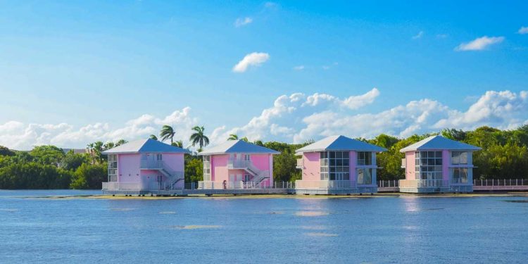 Cuba se queda sin combustible para aviones y sin turistas