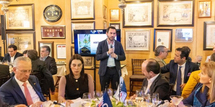 Sigue el desplome del turismo de EU hacia México