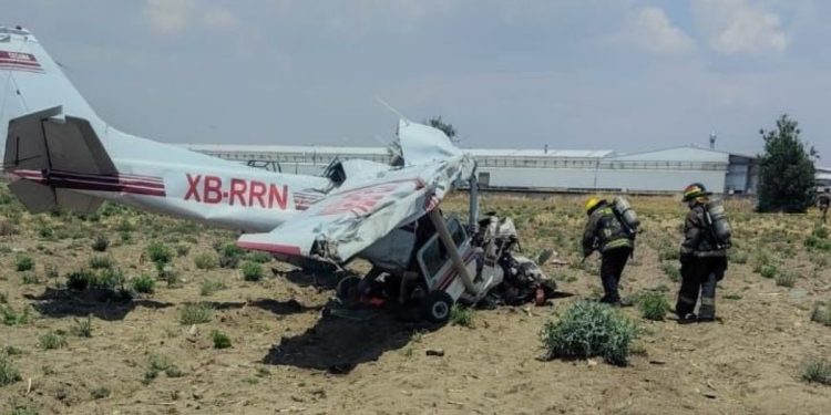 Mueren cuatro personas en avionetazo en Puebla