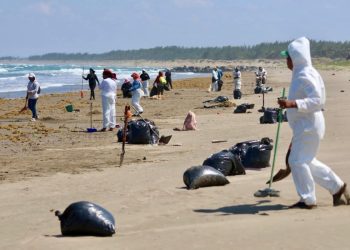 Ante derrame, Gobierno busca generar confianza en turistas