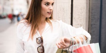 Viajeros compran artículos no relacionados con sus viajes