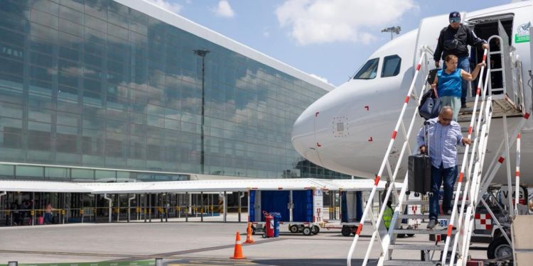 Turismo aéreo hacia México avanza a velocidad crucero