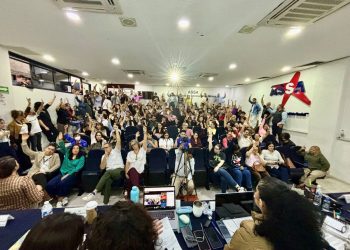 Aeroméxico y sobrecargos logran acuerdo en revisión contractual
